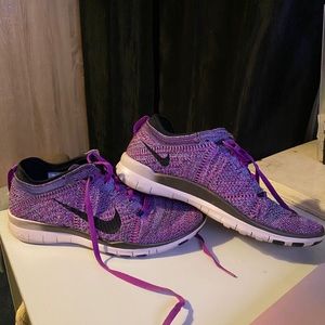 Nike frees flyknit